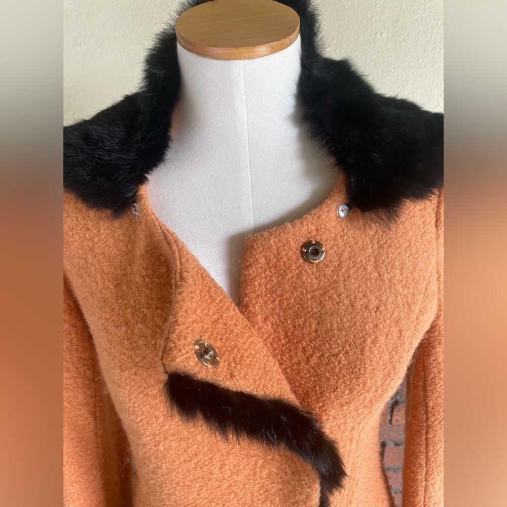 Vintage | Elegant Dress Coat with Black Fur Accents - Picture 6 of 15